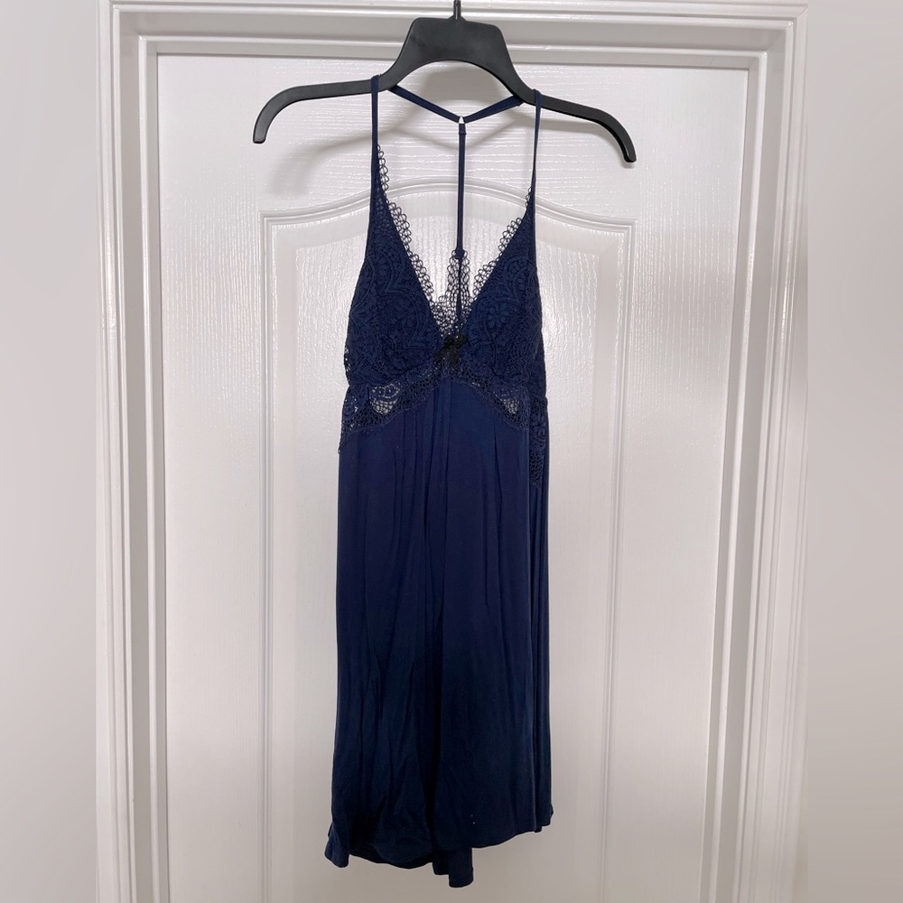 Victoria’s Secret knit and pretty lace chemise size Large- navy - Picture 1 of 6